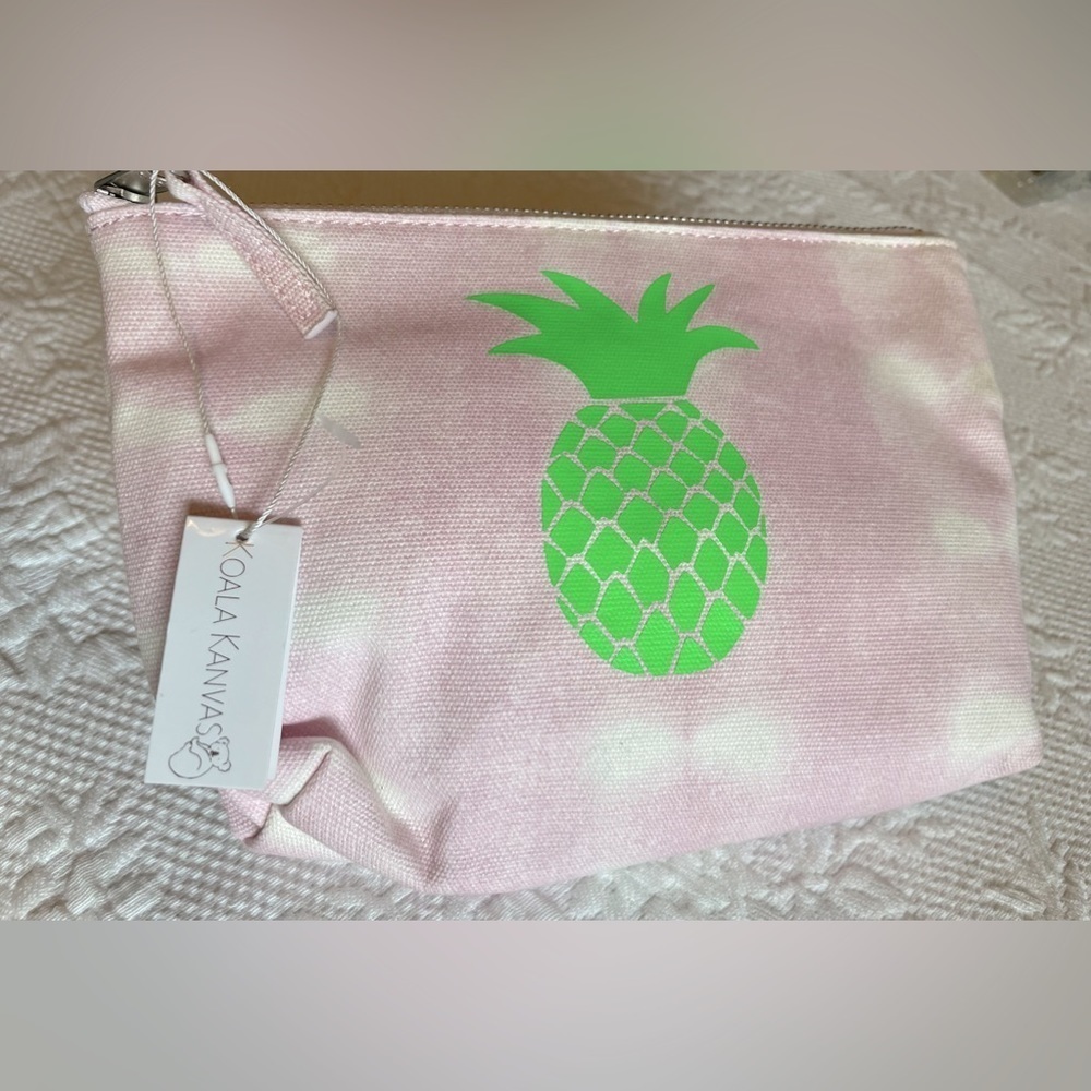 Koala Kanvas NWT makeup bag